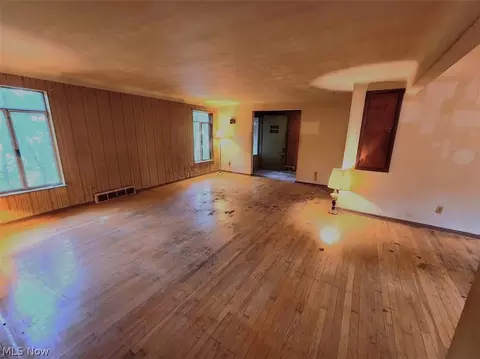 Living - 34357 White Rd, Willoughby Hills, OH 44092 photo 3 of 4