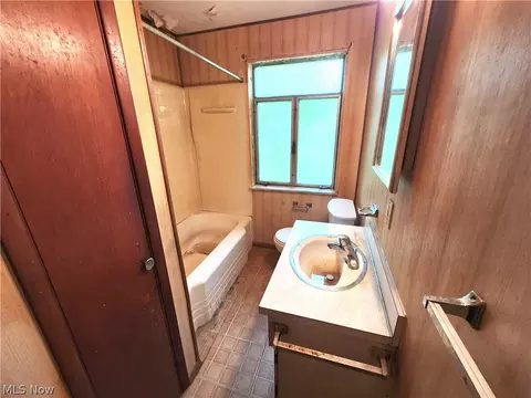 Bath - 34357 White Rd, Willoughby Hills, OH 44092 photo 1 of 2