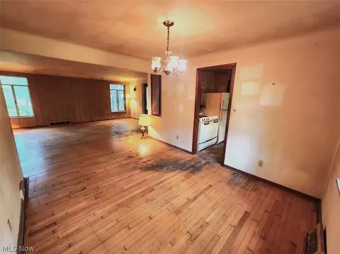 Living - 34357 White Rd, Willoughby Hills, OH 44092 photo 4 of 4