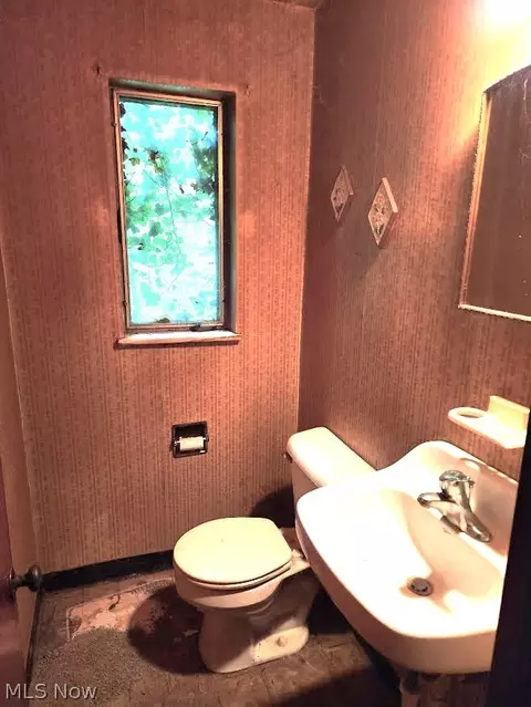 Bath - 34357 White Rd, Willoughby Hills, OH 44092 photo 2 of 2