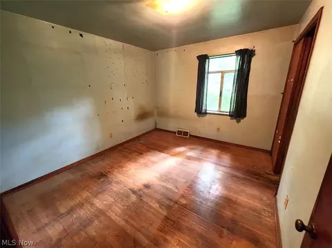Bedroom - 34357 White Rd, Willoughby Hills, OH 44092 photo 3 of 6