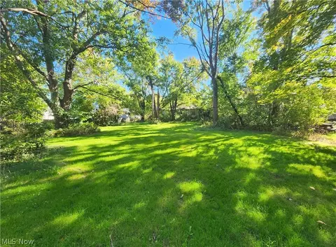 Exterior - 34357 White Rd, Willoughby Hills, OH 44092 photo 4 of 8