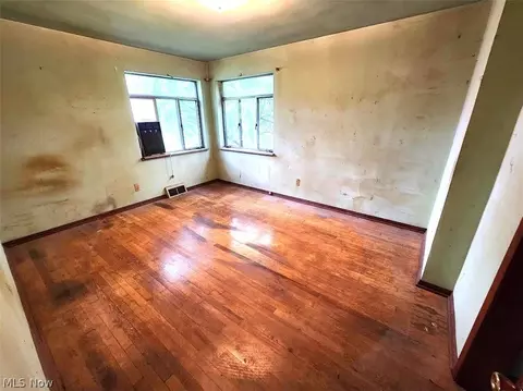 Bedroom - 34357 White Rd, Willoughby Hills, OH 44092 photo 5 of 6