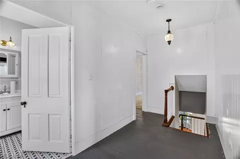 Entry Way - 1101 Walnut Blvd, Ashtabula, OH 44004 photo 6 of 7