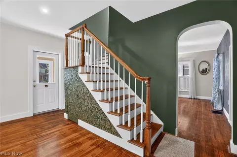 Entry Way - 1101 Walnut Blvd, Ashtabula, OH 44004 photo 1 of 7