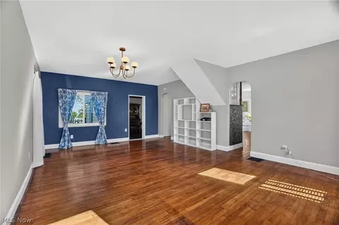 Living - 1101 Walnut Blvd, Ashtabula, OH 44004 photo 4 of 4