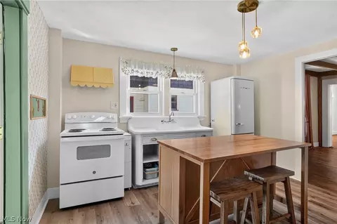 Kitchen - 1101 Walnut Blvd, Ashtabula, OH 44004 photo 3 of 4