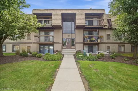 9620 Cove Dr, North Royalton, OH 44133