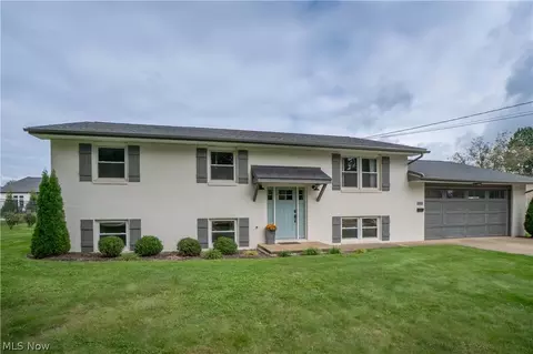 845 9th St NE, North Canton, OH 44720