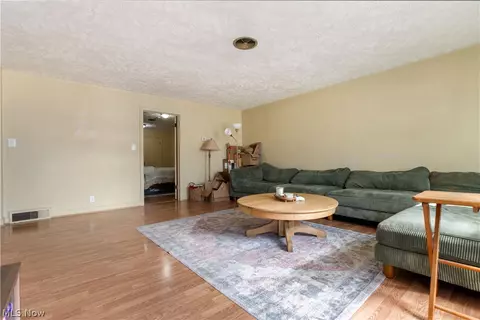 Living - 105107 E 109 E Ohio Ave, Sebring, OH 44672 photo 3 of 6