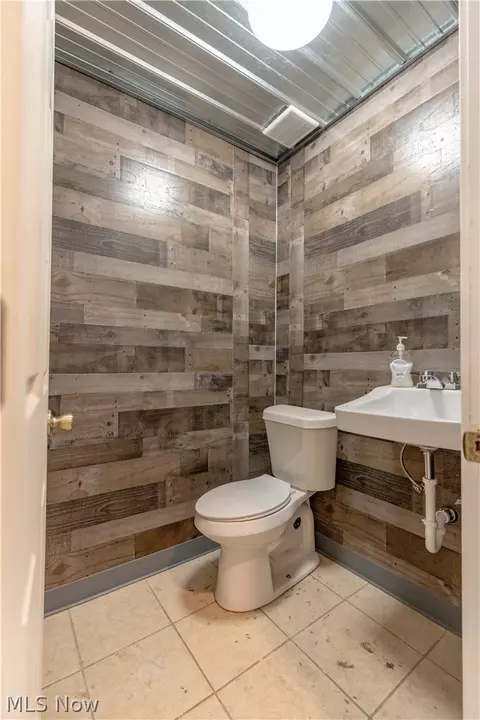 Bath - 105107 E 109 E Ohio Ave, Sebring, OH 44672 photo 1 of 6