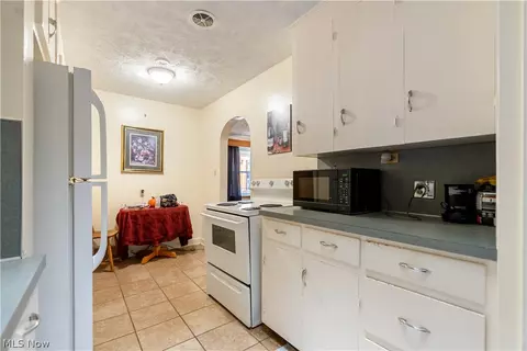 Kitchen - 105107 E 109 E Ohio Ave, Sebring, OH 44672 photo 5 of 5