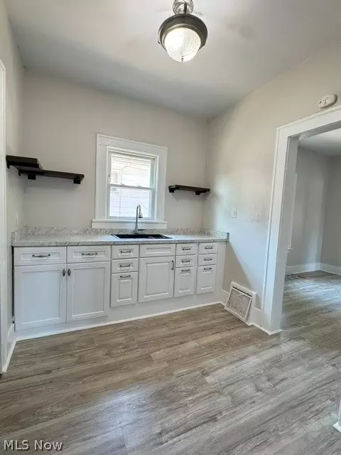Entry Way - 1079 Peerless Ave, Akron, OH 44320 photo 1 of 2