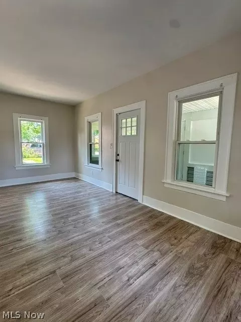 Living - 1079 Peerless Ave, Akron, OH 44320 photo 1 of 1