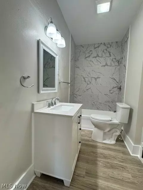 Bath - 1079 Peerless Ave, Akron, OH 44320 photo 1 of 1