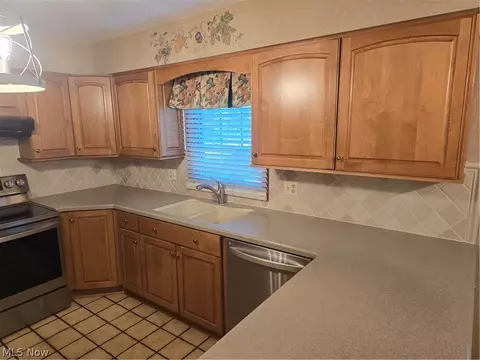 Kitchen - 187 Crestview Dr, Elyria, OH 44035 photo 1 of 3