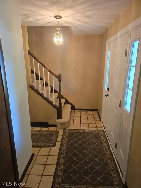 Entry Way - 187 Crestview Dr, Elyria, OH 44035 photo 3 of 5