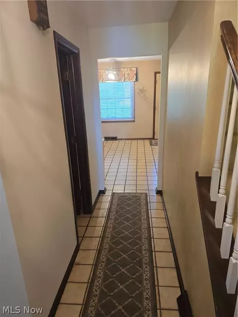 Entry Way - 187 Crestview Dr, Elyria, OH 44035 photo 2 of 5