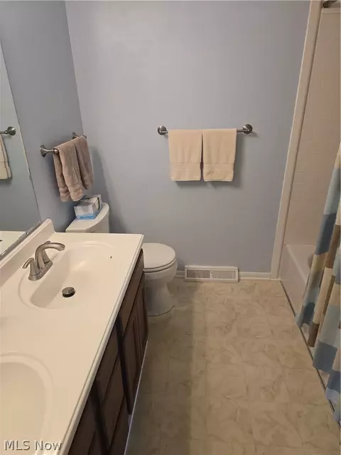 Bath - 187 Crestview Dr, Elyria, OH 44035 photo 5 of 5