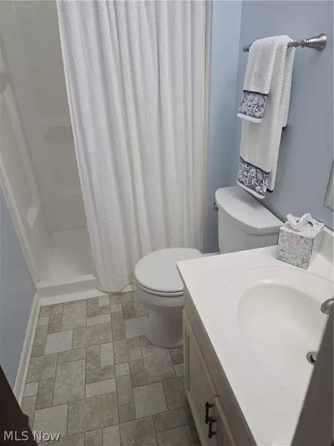 Bath - 187 Crestview Dr, Elyria, OH 44035 photo 3 of 5