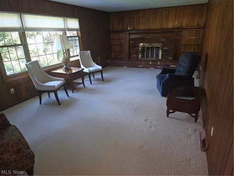 Living - 187 Crestview Dr, Elyria, OH 44035 photo 1 of 5