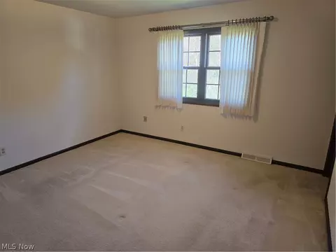 Bedroom - 187 Crestview Dr, Elyria, OH 44035 photo 1 of 8