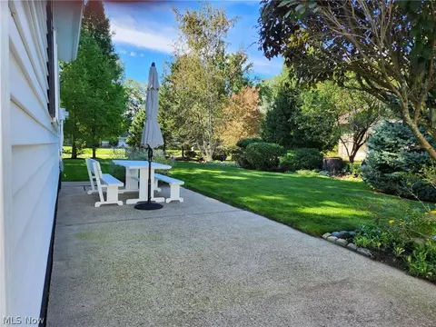 Exterior - 187 Crestview Dr, Elyria, OH 44035 photo 3 of 4