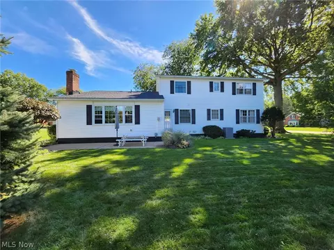 Exterior - 187 Crestview Dr, Elyria, OH 44035 photo 2 of 4
