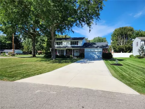 Exterior - 187 Crestview Dr, Elyria, OH 44035 photo 4 of 4