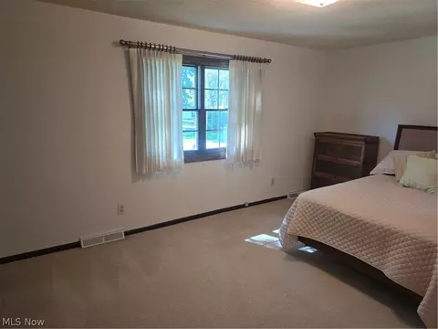 Bedroom - 187 Crestview Dr, Elyria, OH 44035 photo 6 of 8