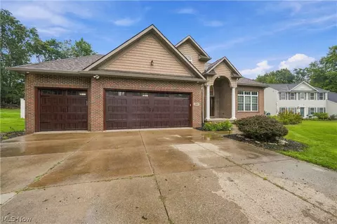 2807 Alexandria Ct, Uniontown, OH 44685
