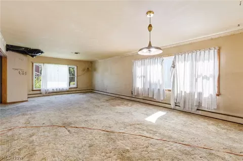 Living - 730 S Myrtle Ave, Willard, OH 44890 photo 4 of 5