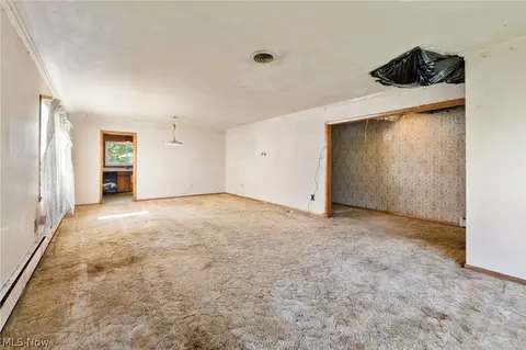 Living - 730 S Myrtle Ave, Willard, OH 44890 photo 2 of 5