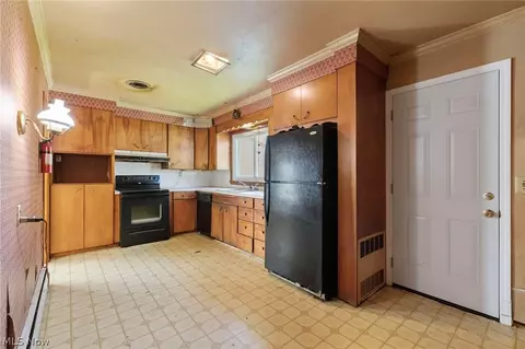 Kitchen - 730 S Myrtle Ave, Willard, OH 44890 photo 2 of 4