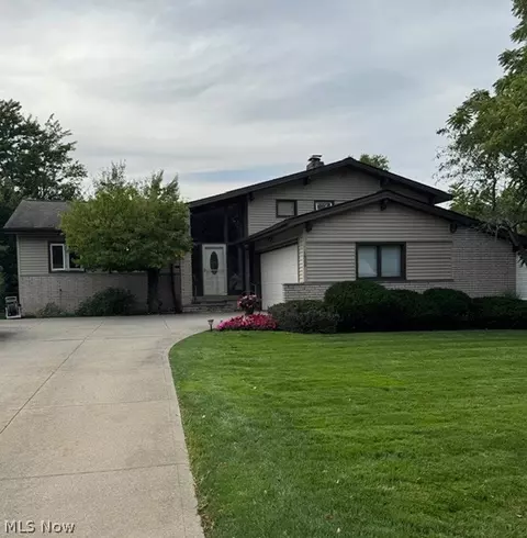1866 Aldersgate Dr, Lyndhurst, OH 44124