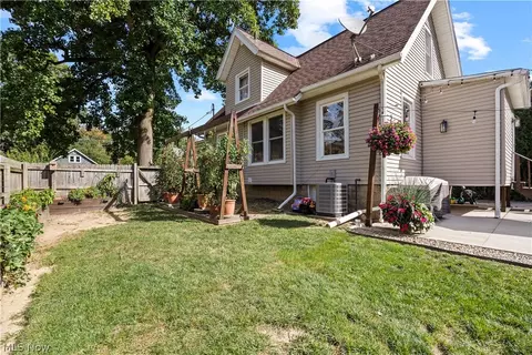 Exterior - 41825 Adelbert St, Elyria, OH 44035 photo 5 of 11