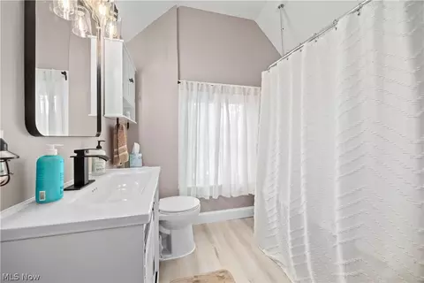 Bath - 41825 Adelbert St, Elyria, OH 44035 photo 2 of 4
