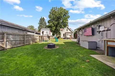Exterior - 41825 Adelbert St, Elyria, OH 44035 photo 8 of 11