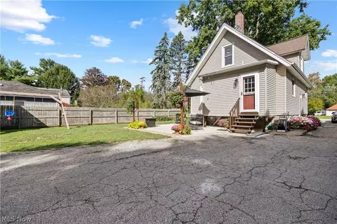 Exterior - 41825 Adelbert St, Elyria, OH 44035 photo 4 of 11