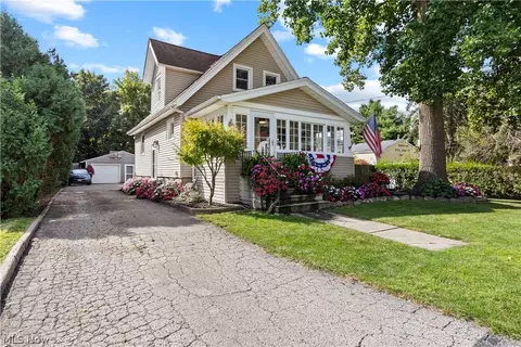 Exterior - 41825 Adelbert St, Elyria, OH 44035 photo 2 of 11