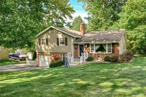 2209 Auberry Dr, Akron, OH 44312