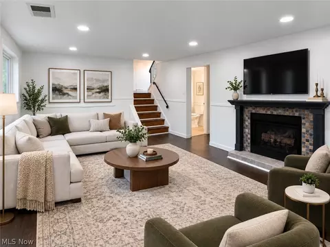 Living - 793 Georgetown Ave, Elyria, OH 44035 photo 10 of 14
