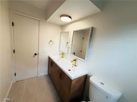 Bath - 793 Georgetown Ave, Elyria, OH 44035 photo 2 of 4