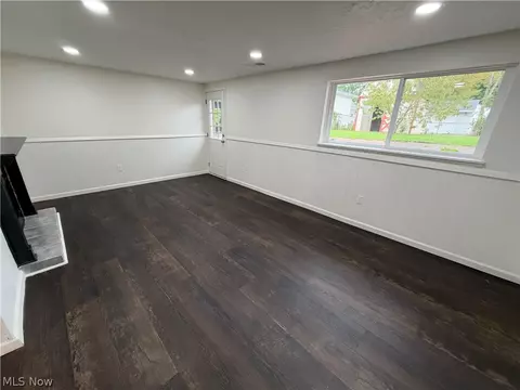 Living - 793 Georgetown Ave, Elyria, OH 44035 photo 12 of 14