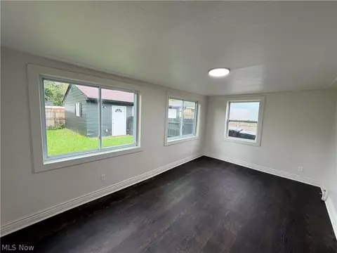 Living - 793 Georgetown Ave, Elyria, OH 44035 photo 9 of 14