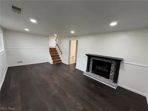 Living - 793 Georgetown Ave, Elyria, OH 44035 photo 11 of 14