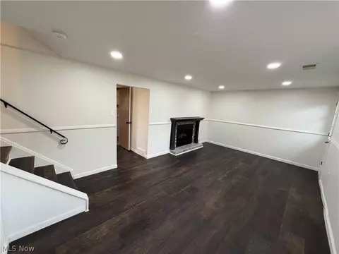 Living - 793 Georgetown Ave, Elyria, OH 44035 photo 13 of 14