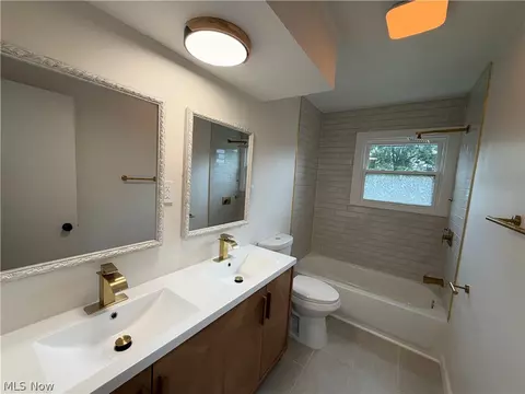 Bath - 793 Georgetown Ave, Elyria, OH 44035 photo 1 of 4