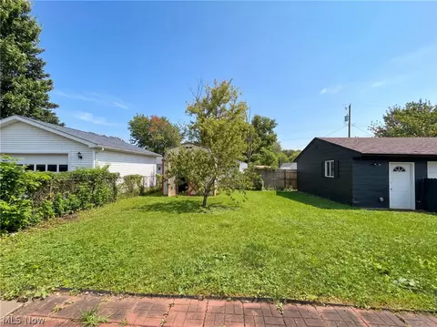Exterior - 793 Georgetown Ave, Elyria, OH 44035 photo 6 of 9