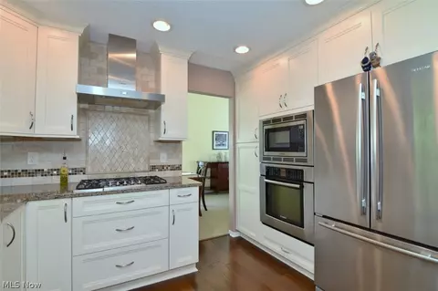 Kitchen - 37216 Deer Run, Solon, OH 44139 photo 4 of 5